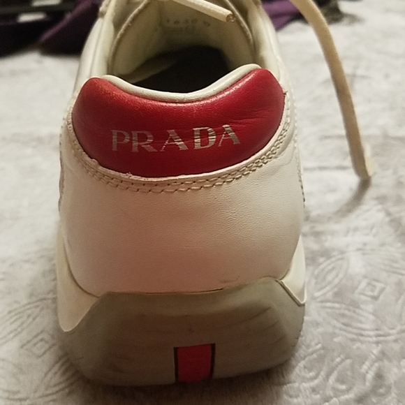 Prada - Picture 2 of 4